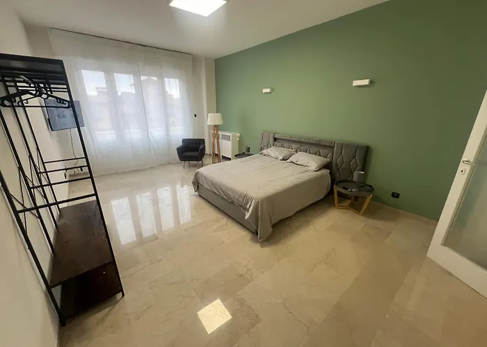 Guest house Manaroomsmarconi 3*